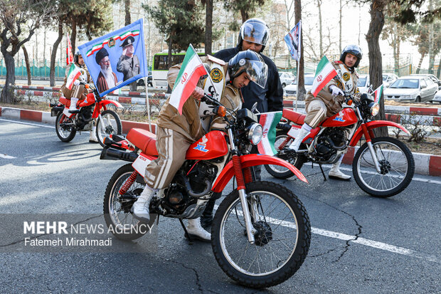 رژه موتورسواران در سالروز ورود امام خمینی به ایران