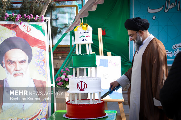 نواختن زنگ انقلاب در پیشوا