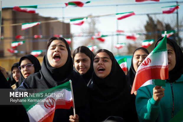 نواختن زنگ انقلاب در پیشوا