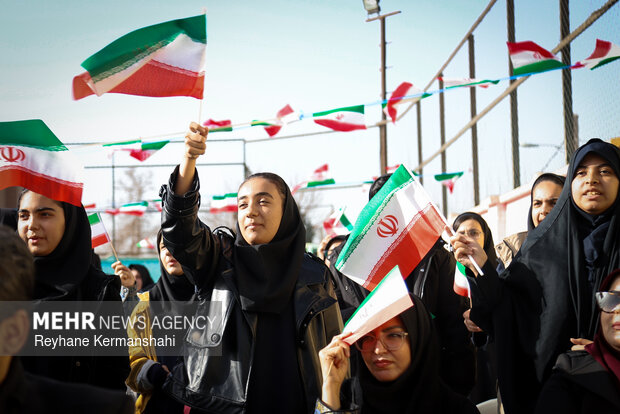 نواختن زنگ انقلاب در پیشوا