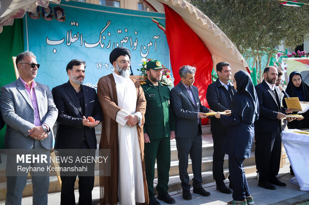 نواختن زنگ انقلاب در پیشوا
