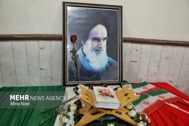 نواختن زنگ انقلاب در هنرستان خدیجه کبری تبریز