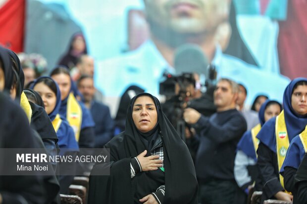 نواختن زنگ انقلاب در هنرستان خدیجه کبری تبریز