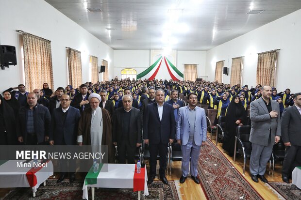 نواختن زنگ انقلاب در هنرستان خدیجه کبری تبریز