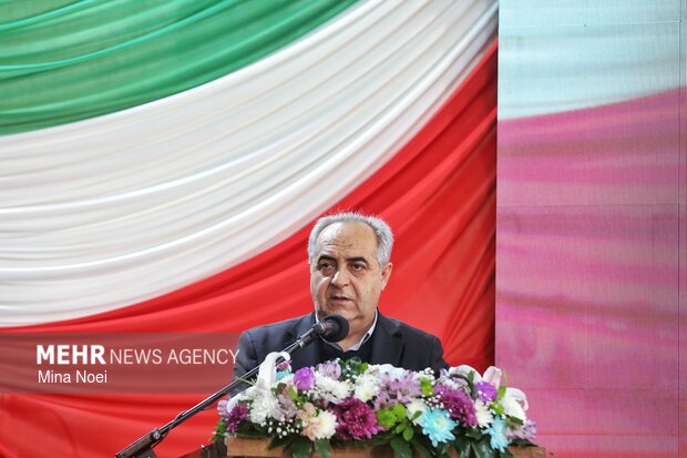 نواختن زنگ انقلاب در هنرستان خدیجه کبری تبریز