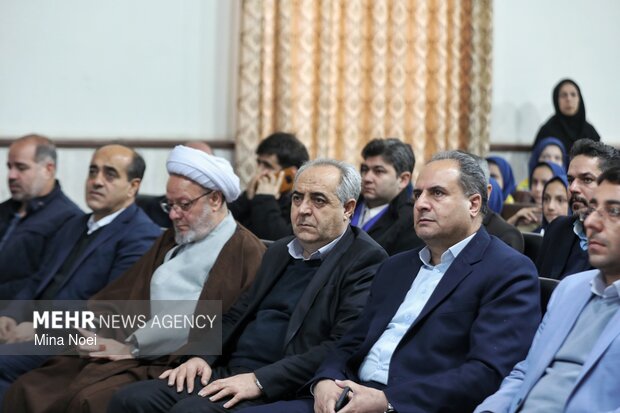 نواختن زنگ انقلاب در هنرستان خدیجه کبری تبریز