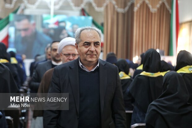 نواختن زنگ انقلاب در هنرستان خدیجه کبری تبریز