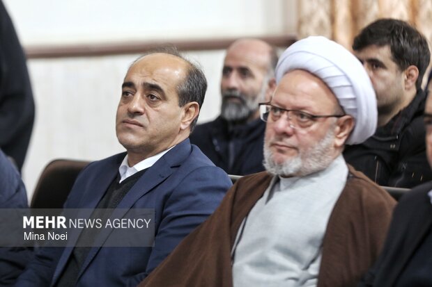 نواختن زنگ انقلاب در هنرستان خدیجه کبری تبریز