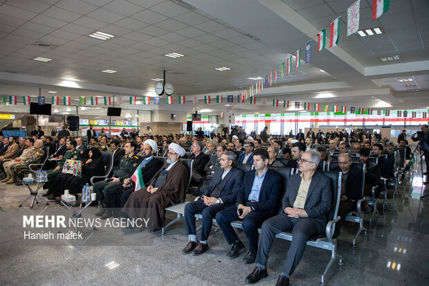 مراسم نمادین استقبال از امام خمینی (ره) در فرودگاه گرگان