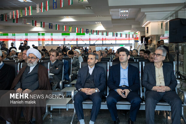 مراسم نمادین استقبال از امام خمینی (ره) در فرودگاه گرگان