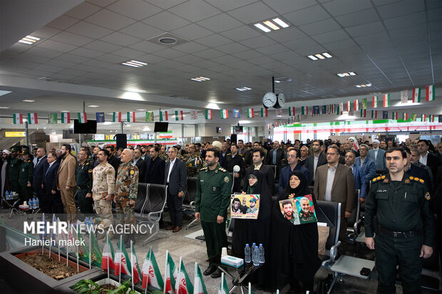 مراسم نمادین استقبال از امام خمینی (ره) در فرودگاه گرگان