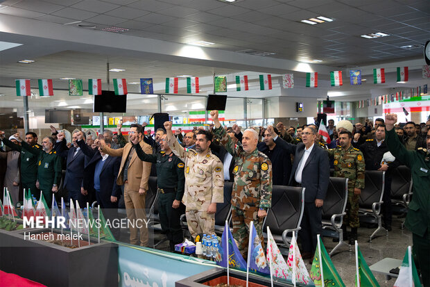 مراسم نمادین استقبال از امام خمینی (ره) در فرودگاه گرگان