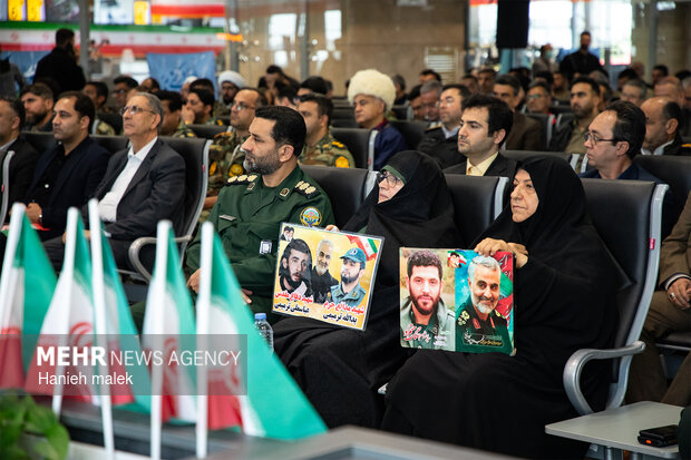 مراسم نمادین استقبال از امام خمینی (ره) در فرودگاه گرگان