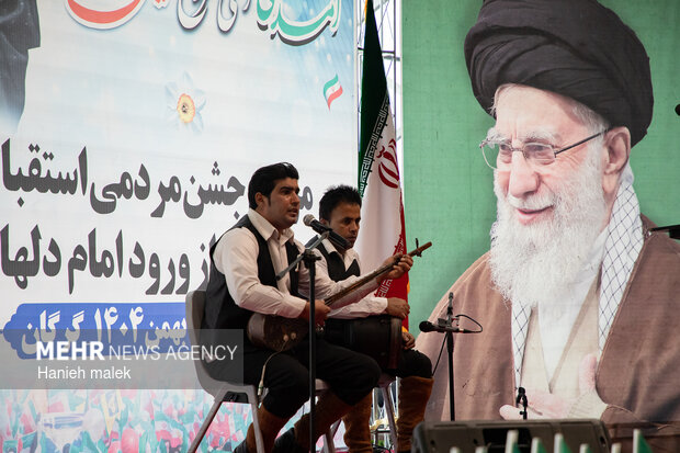 مراسم نمادین استقبال از امام خمینی (ره) در فرودگاه گرگان