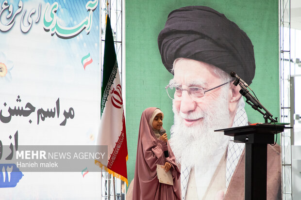 مراسم نمادین استقبال از امام خمینی (ره) در فرودگاه گرگان