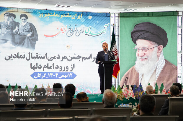 مراسم نمادین استقبال از امام خمینی (ره) در فرودگاه گرگان