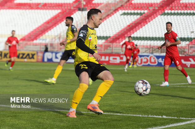 لیگ برتر فوتبال - تراکتور و سپاهان