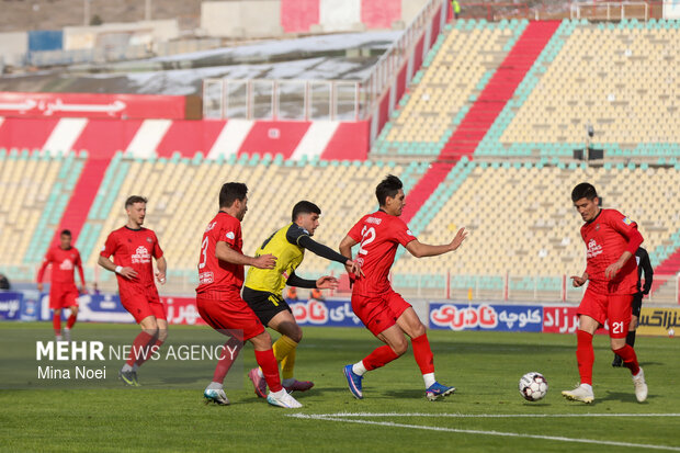 لیگ برتر فوتبال - تراکتور و سپاهان