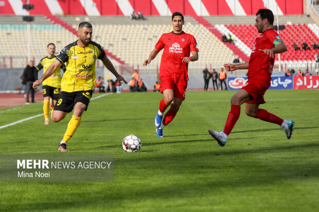 لیگ برتر فوتبال - تراکتور و سپاهان