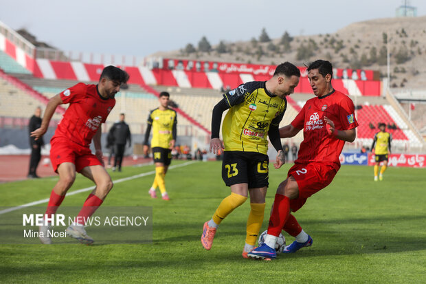 لیگ برتر فوتبال - تراکتور و سپاهان