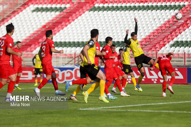 لیگ برتر فوتبال - تراکتور و سپاهان