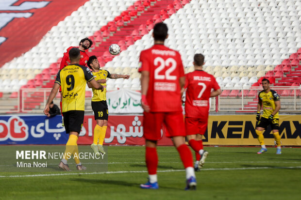 لیگ برتر فوتبال - تراکتور و سپاهان