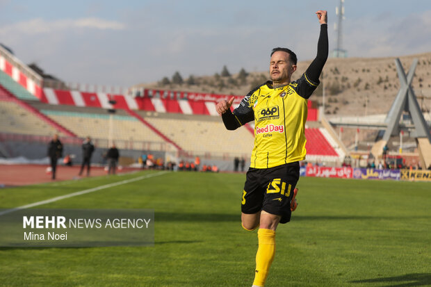 لیگ برتر فوتبال - تراکتور و سپاهان