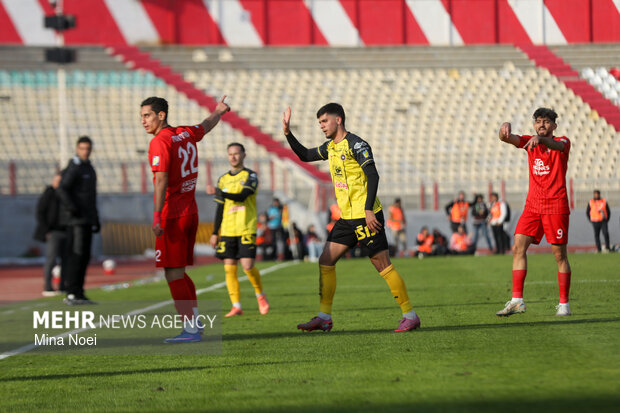 لیگ برتر فوتبال - تراکتور و سپاهان