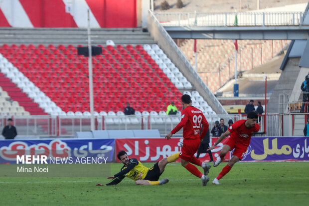 لیگ برتر فوتبال - تراکتور و سپاهان