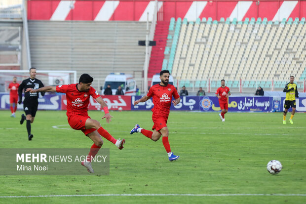 لیگ برتر فوتبال - تراکتور و سپاهان