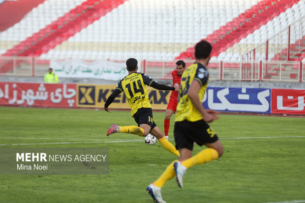 لیگ برتر فوتبال - تراکتور و سپاهان