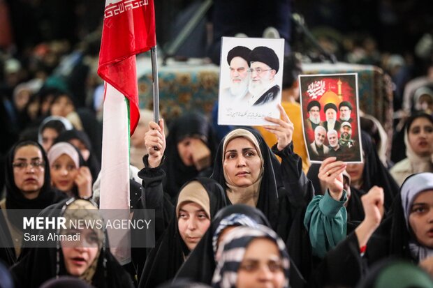 جشن ۱۲ هزار نفری «در پناه زمان» در مشهد