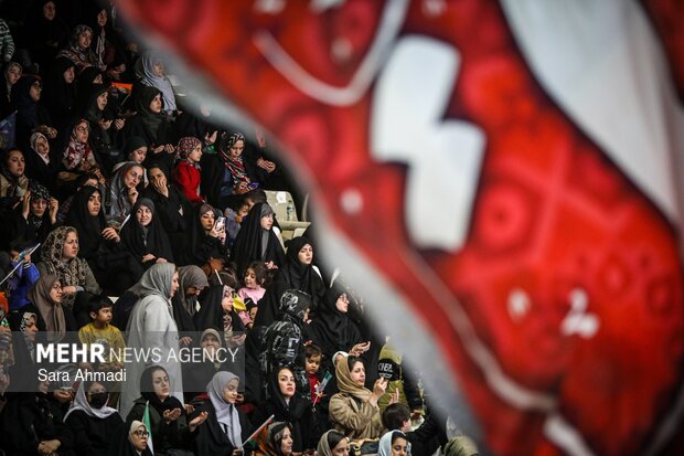 جشن ۱۲ هزار نفری «در پناه زمان» در مشهد