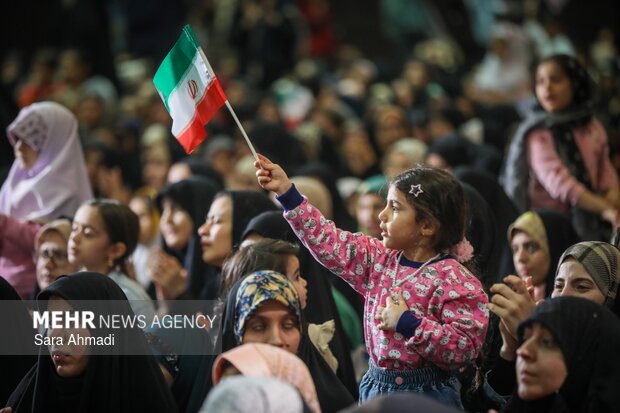 جشن ۱۲ هزار نفری «در پناه زمان» در مشهد