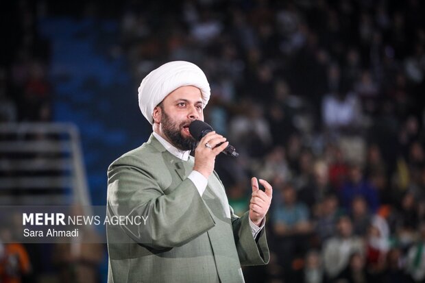 جشن ۱۲ هزار نفری «در پناه زمان» در مشهد