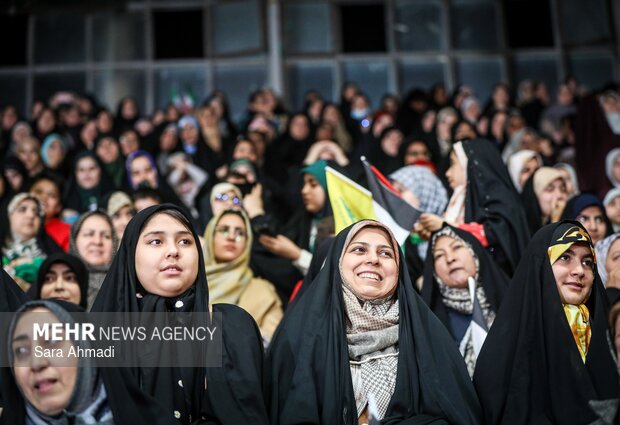 جشن ۱۲ هزار نفری «در پناه زمان» در مشهد