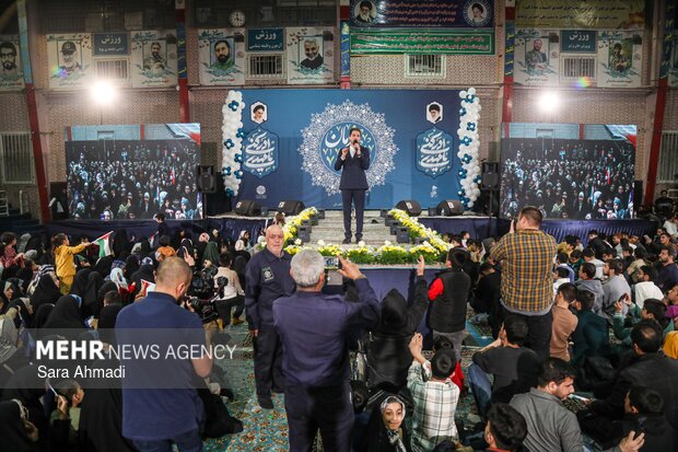 جشن ۱۲ هزار نفری «در پناه زمان» در مشهد