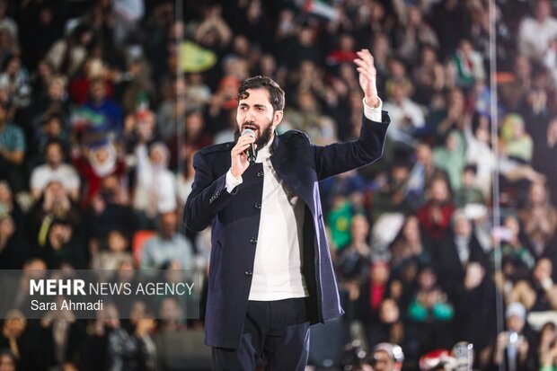 جشن ۱۲ هزار نفری «در پناه زمان» در مشهد