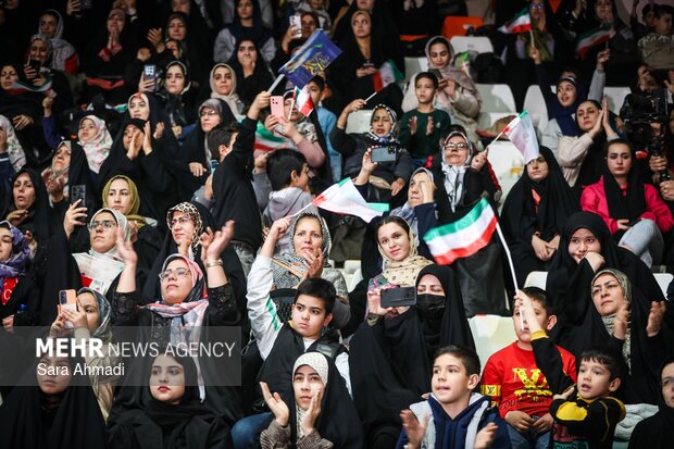 جشن ۱۲ هزار نفری «در پناه زمان» در مشهد