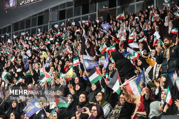 جشن ۱۲ هزار نفری «در پناه زمان» در مشهد