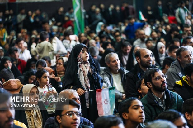 جشن ۱۲ هزار نفری «در پناه زمان» در مشهد