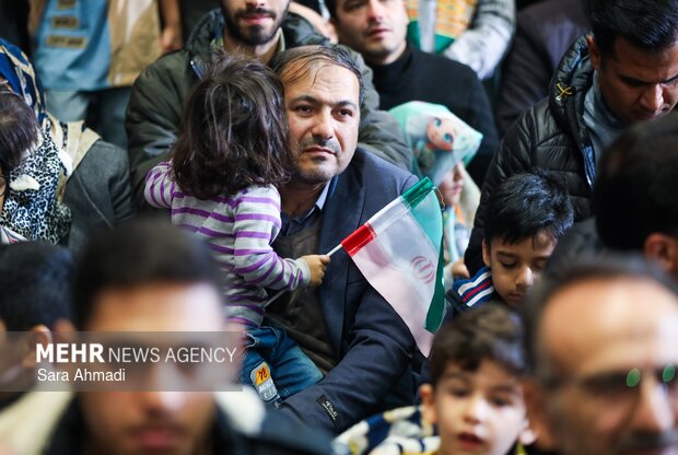 جشن ۱۲ هزار نفری «در پناه زمان» در مشهد