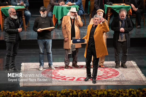 «تئاتر فجر ۴۴» به ایستگاه پایانی رسید؛ برگزیدگان جشنواره معرفی شدند