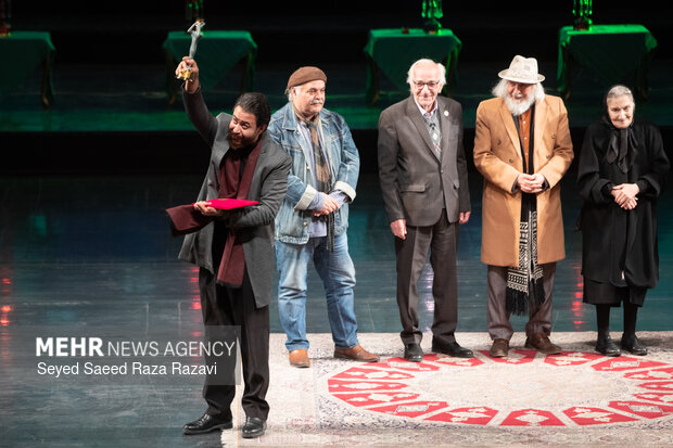 آئین اختتامیه چهل و چهارمین جشنواره تئاتر فجر