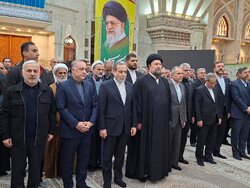 عراقچی و کارکنان وزارت امور خارجه در حرم امام خمینی (ره)