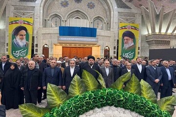 عراقجي وموظفي وزارة الخارجية يجددون العهد مع الإمام والشهداء