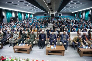 ۱۵۰ هنرمند در جشنواره «فانوس» با آرمان های انقلاب بیعت کردند