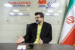 ۱۳۵۷ پایان یک مسیر است نه آغاز آن/ حافظه ادبی ایرانیان انقلابی نیست