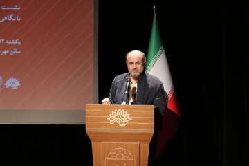 ادبیات، اولین خط مقدم در فتنه‌های آینده