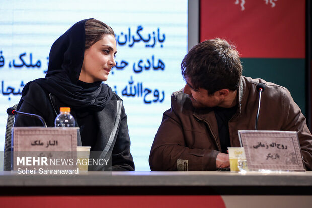 روح الله زمانی و الناز ملک بازیگران فیلم «خیابان جمهوری» در دومین روز چهل‌ و چهارمین جشنواره فیلم فجر - پردیس ملت